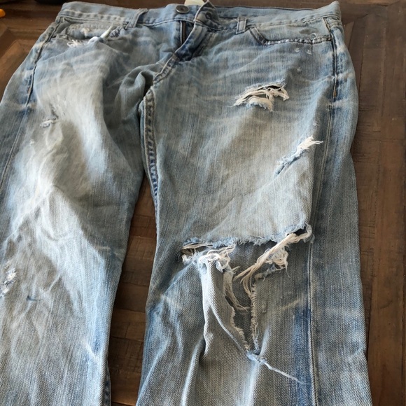 Light wash boyfriend jeans - Picture 2 of 3